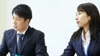 开会时看手机的人 会不会引起领导的注意？