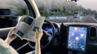 英国新规允许司机自动驾驶时看电视 但不能玩手机
