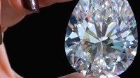 世界最大白钻以2190万美元落槌 重达228克拉