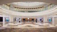 武汉Apple Store开业送纪念T恤 被黄牛炒至数百元