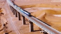 圈起“死亡之海” 世界首條環沙漠鐵路和若鐵路通車
