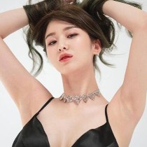 顏值嫵媚的E級魅惑 韓國辣模轉行開內衣店當老板娘 