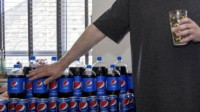 男子每天喝30罐可乐坚持20年：得病后终于决定戒掉