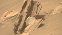NASA在火星发现的神秘银色材料 经鉴定是人造垃圾