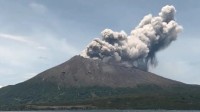 日本樱岛火山再次喷发 浓烟直冲天际高至1500米