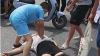母亲遭遇车祸9岁儿子做心肺复苏抢救：看电视学的