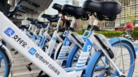 哈啰经理划破70辆美团单车被拘 网友：敬业程度无敌