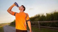专家建议：高温高湿天气跑步超1小时要喝电解质饮料