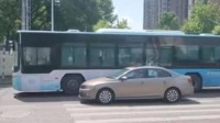 南京公交车路口限速被吐槽还没自行车快 官方致歉