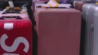 无人认领行李箱被当盲盒售卖 律师：易侵犯物主隐私