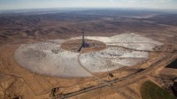 宇航员在太空中发现沙漠中一个亮点：240米太阳能塔
