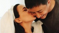 《战狼2》女主卢靖姗官宣生女 晒一家三口分享喜讯
