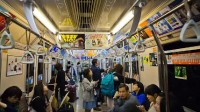 “前面车厢有色狼”！日本乘务为缓解车厢拥挤出奇招
