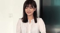 北大高颜值女博士当老师走红 常被误会是00后