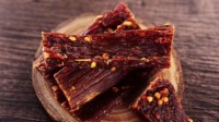 月销千万元的牛肉干里没牛肉 低价购入鸭肉售假