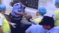 民警咆哮式劝脑梗大爷就医：你先去 这班我帮你上