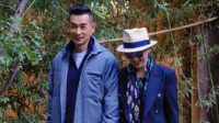 赵文卓晒照纪念与妻子相识20周年：百年修得共枕眠