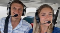 23岁美女飞行员教学生开飞机 因学生误操作不幸坠亡