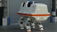 日本打造出世界首款可载4人的4足机器人：酷似大象