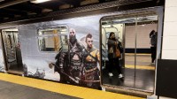 《战神5》宣发开启！美国已经有地铁换上奎爷广告