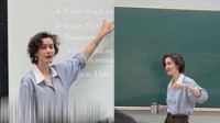 浙江一高校女外教又飒又美引网友赞叹 浓浓知性美