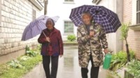 夫妻帮离世邻居照顾残障儿子41年 只因一句临终嘱托