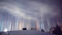 太美了！漠河北极村现罕见的“寒夜光柱”奇观