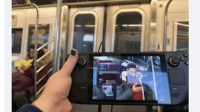 玩家在纽约地铁玩《蜘蛛侠：迈尔斯·莫拉莱斯》：代入感超强