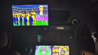 理想L9车主车内看世界杯：三块屏幕播放三个直播机位