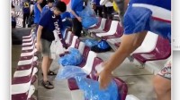 日本球迷捡垃圾获外媒点赞：他们礼貌方面也取胜了