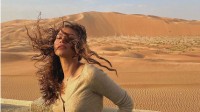 贊達亞《沙丘2》片場照 黃沙作伴美女秀髮隨風飄