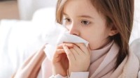 女孩咳嗽两个月当感冒 坐地铁时被医生提醒抽动症
