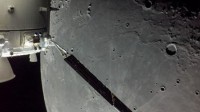 NASA公布细节惊人的月球微距照 距离只有130公里