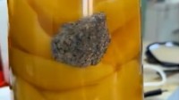 厂家回应黄桃罐头中有石头：是麦饭石 含微量元素