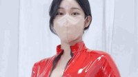 梅西捧起大力神杯 妹子穿衣太透明的午间动态图
