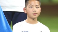 12岁中国少年登上世界杯决赛舞台 担任护旗手