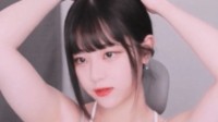 身高185视角下的163 18岁女孩vs28岁女孩的动态图