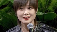 李宇春被问认不认识周笔畅 全程整活的动态图