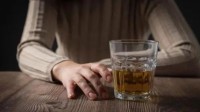 33岁男子酗酒20年致股骨头坏死：每天至少半斤