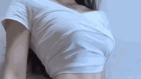 女孩博士毕业不社交遭妈妈吐槽 体验感十足的动态图