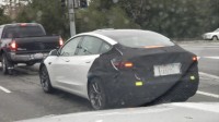 特斯拉改款Model3路测谍照曝光 老款降价迎新款？