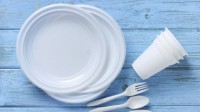 限塑令进一步升级：英国将禁止使用一次性塑料餐具