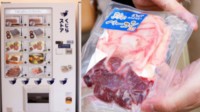 日本公司推出鲸鱼肉自动售货机:满足民众吃鲸肉想法
