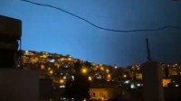 土耳其地震前天空出现神秘蓝光 科普：为罕见地震光