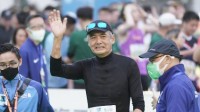 67岁周润发参加香港马拉松：1小时3分完成比赛