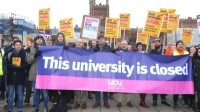 英国约7万名大学教职工参加罢工 150所大学受到影响