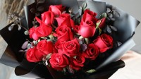 上海今年情人节玫瑰价格近年最高 店主称荔枝玫瑰进价就要30元/枝