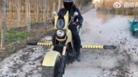 手工耿自制扫地摩托车 外表炫酷扫完地更脏了