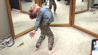 Behind-the-scenes photos of the 9-year-old actor of "The Last of Us": The performance is very hard