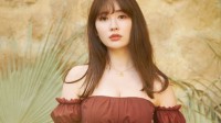 19岁男子76岁亿万富翁女友一见钟情 全是腿的囧图